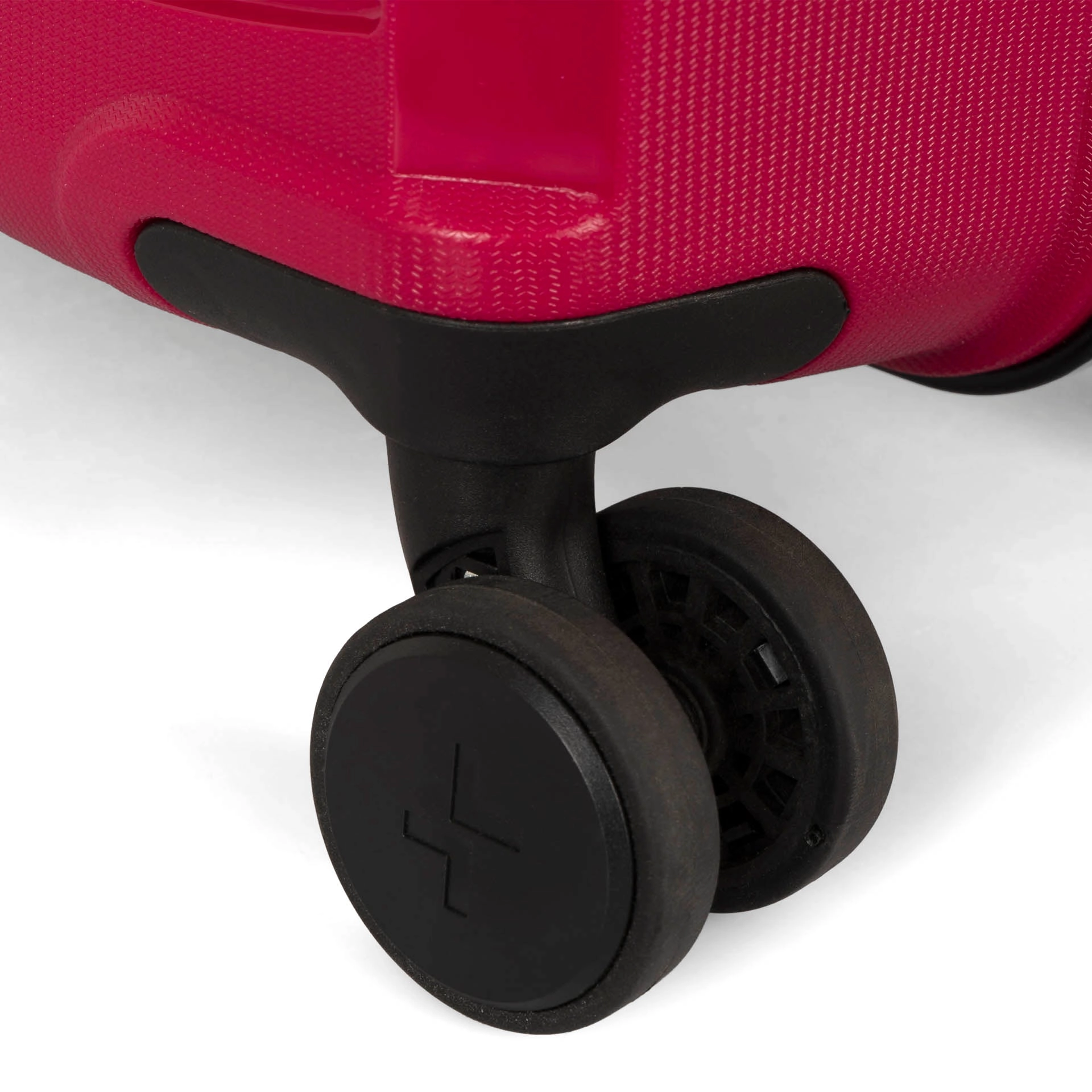 Dynamo Hardside 27" Luggage