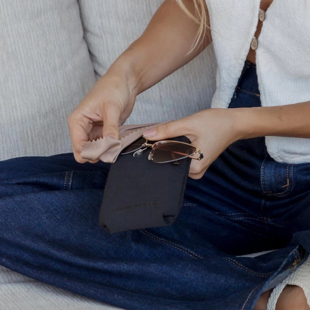 Easy-Squeezy Glasses Case -- Black
